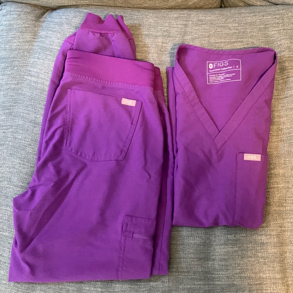 FIGS Magic Purple Catarina Top (S) and Zamora Jogger Pants (S)